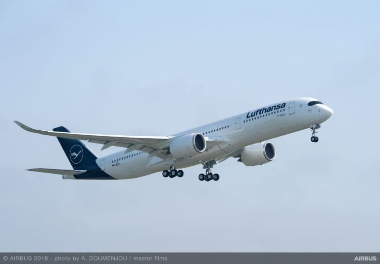 A350 900 Lufthansa MSN202 take off