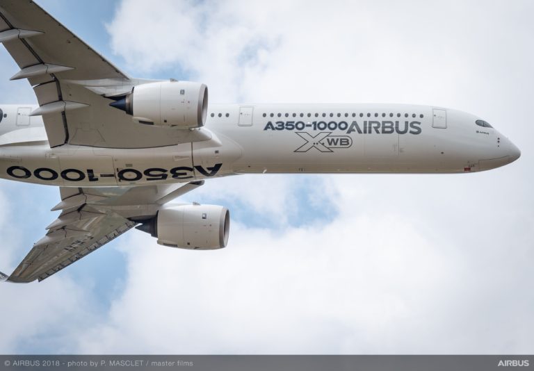 FIA 2018 A350 1000 flying display day 03 007 scaled