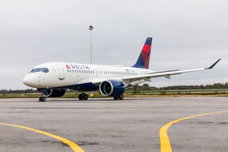 Delta AirbusA220 scaled