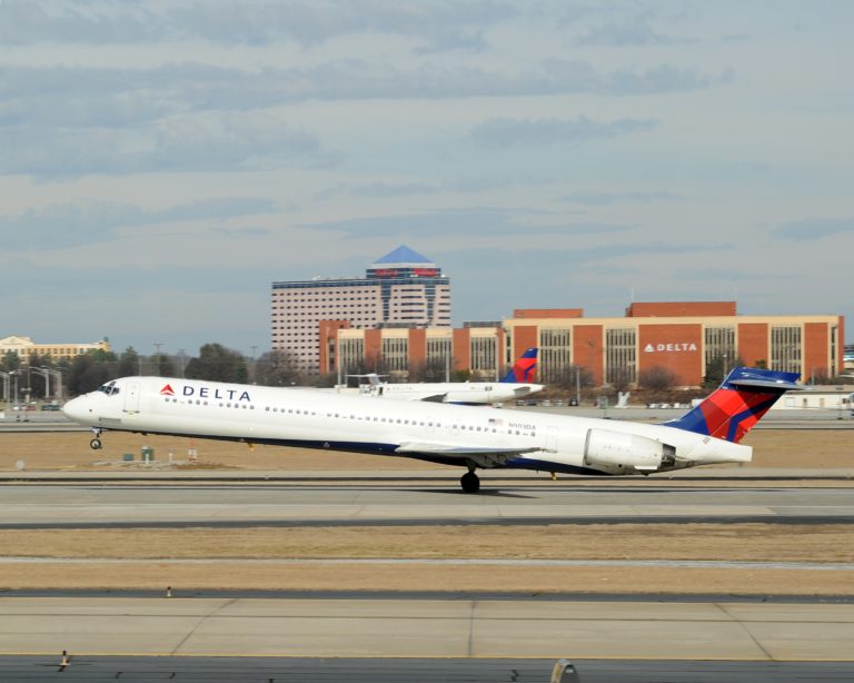 Delta McDonnelDouglasMD88 scaled