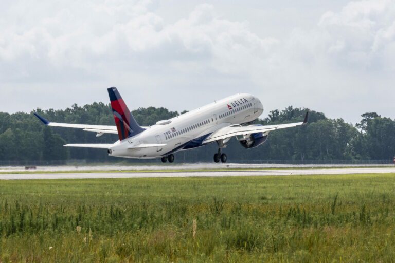 Delta A220 300 scaled 1