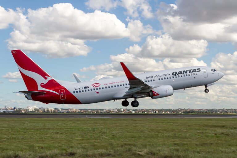 QANTAS B738 VH XZB WI FI LAUNCH SYDNEY AIRPORT 070417 KURT AMS 9954 scaled