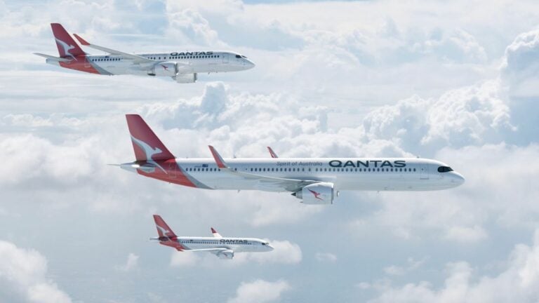 61ba6d0a9d44442ea75f41fadd799465 qantas airbus order