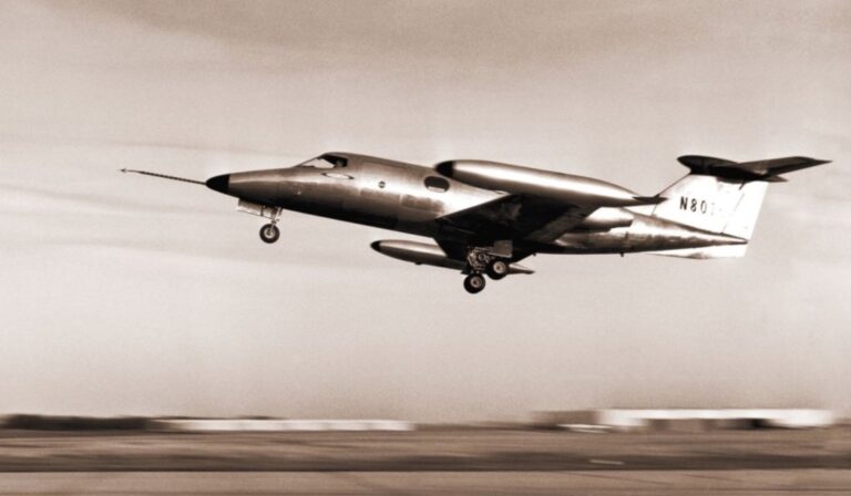 Learjet 23