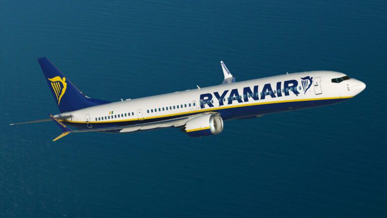 Boeing Ryanair 1 scaled