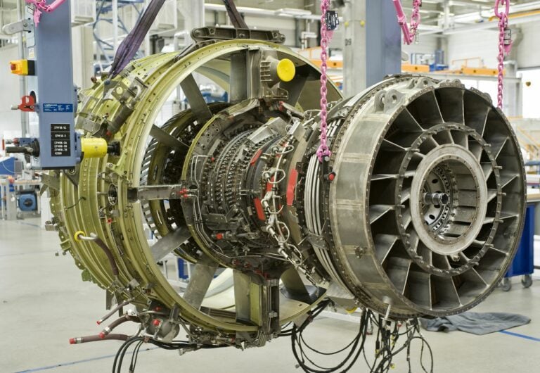 WestJet maint CFM56 7B CR LufthansaTechnik scaled