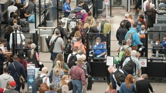 busy airport |    busy airport
