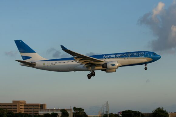 2560px Aerolineas Argentinas Airbus A330 200 LV FNL 15203360984 |    2560px Aerolineas Argentinas Airbus A330 200 LV FNL 15203360984