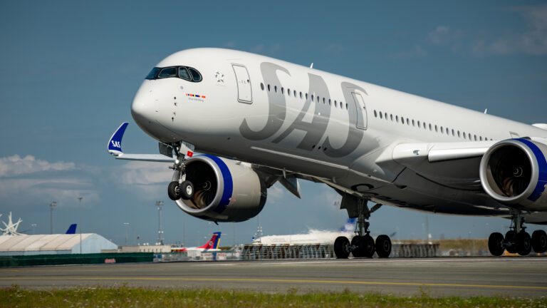 SAS Airbus A350 900 landing ny bemaling 2 scaled