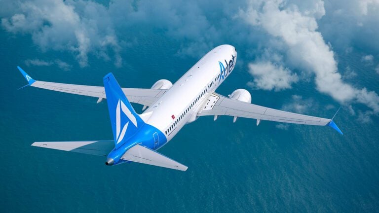 AJet Boeing MAX 8