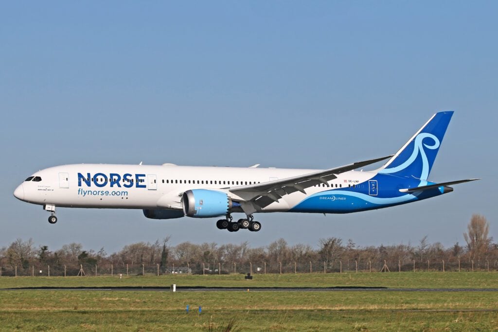 Norse Boeing 787 9 landing